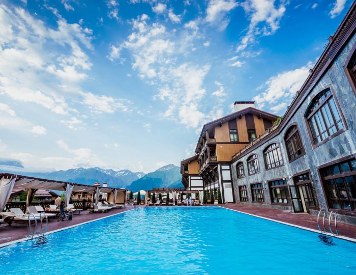 Открытый бассейн - ГК «Поляна 1389 Отель и СПА»